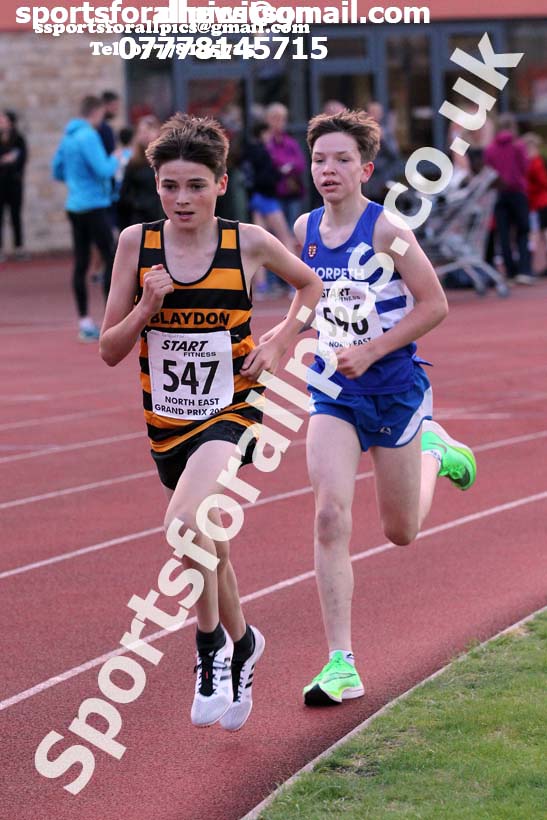 Boys and Girls under-15s 3000 metres, 2019 North East Grand Prix, Gateshead Stadium. Photo: David T. Hewitson/Sports for All Pics